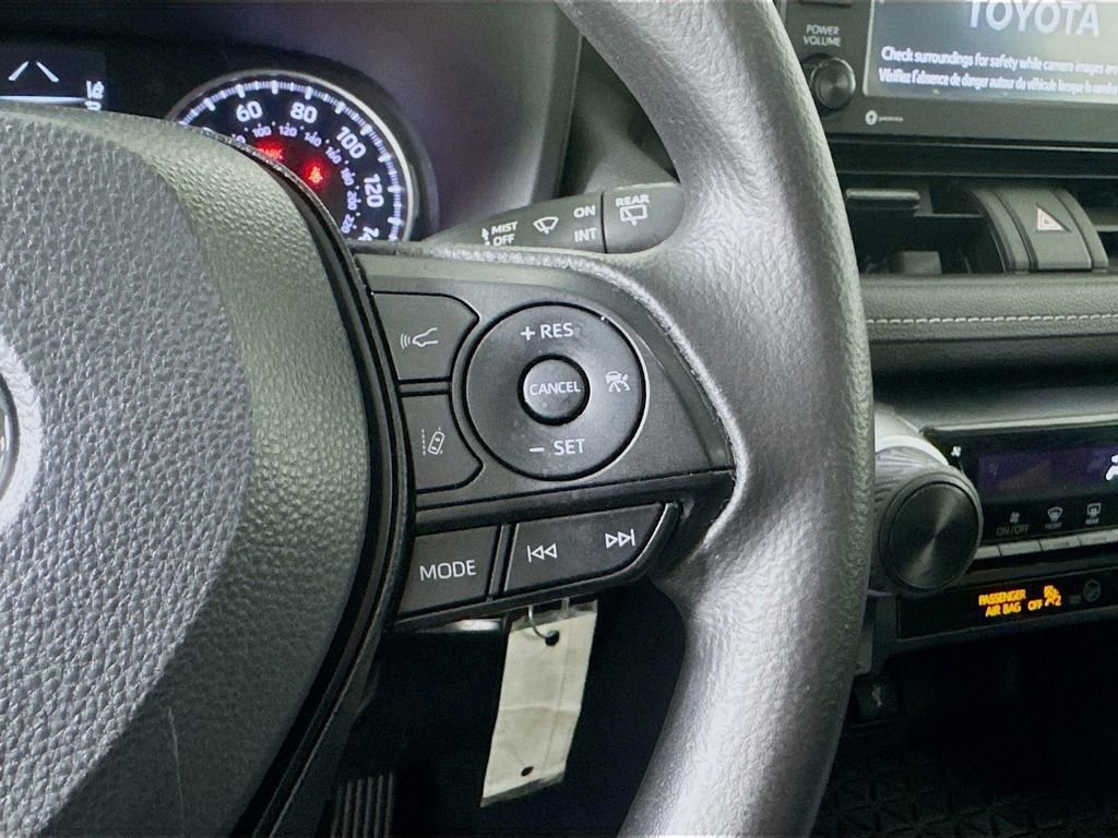 Used 2022 Toyota RAV4 LE image 11