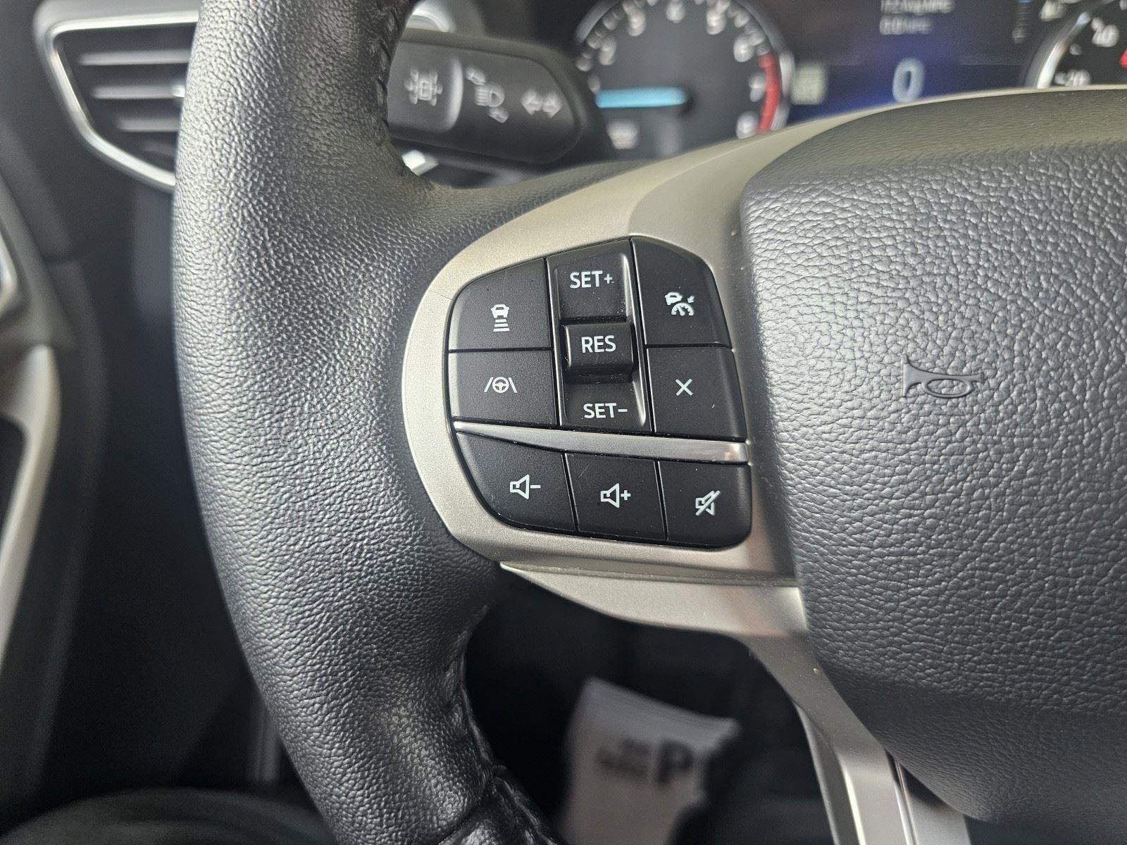 Used 2022 Ford Explorer XLT w/ Equipment Group 202A image 22