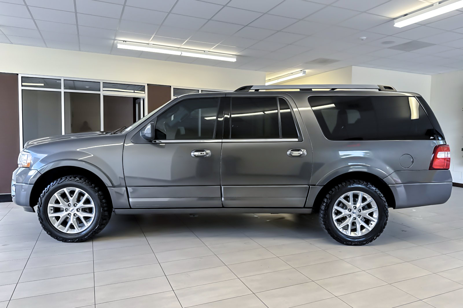 Used 2017 Ford Expedition EL Limited w/ Equipment Group 301A AWD/4WD image 7