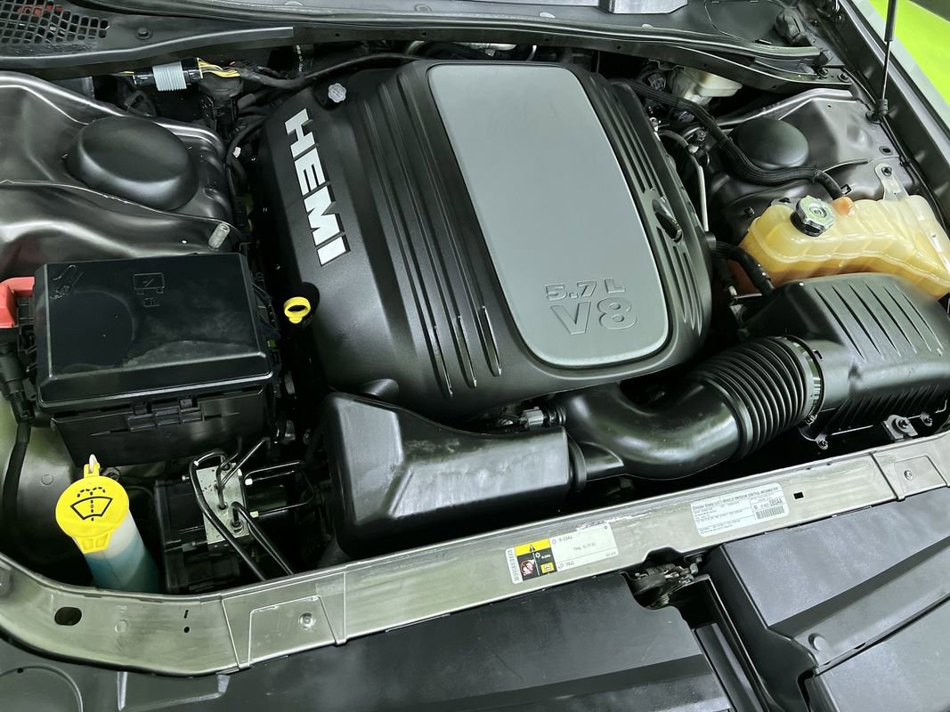 Used 2014 Dodge Challenger R/T w/ Electronics Convenience Group RWD image 29