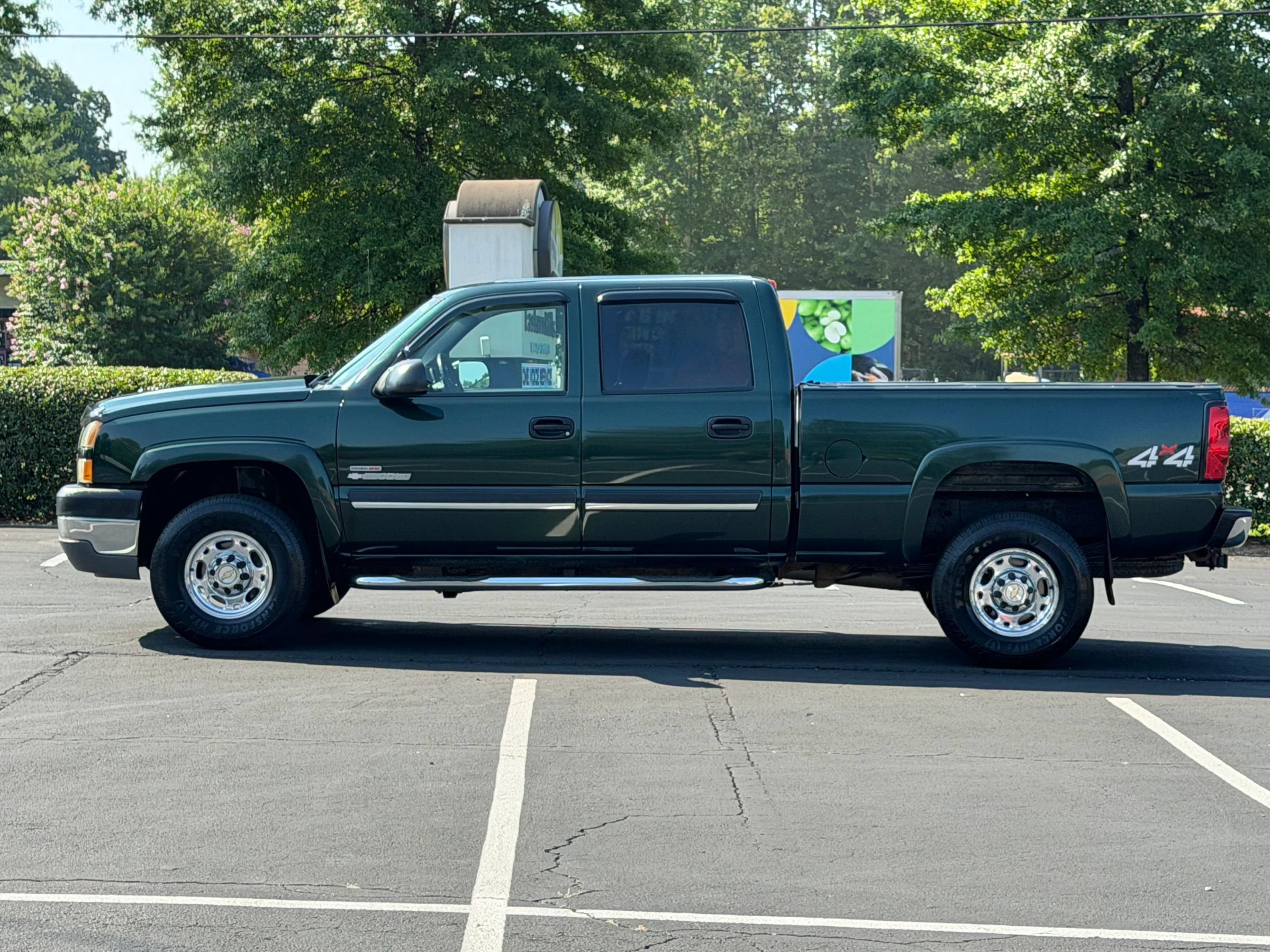 Used 2005 Chevrolet Silverado 2500 LS w/ Heavy-Duty Power Package AWD/4WD image 2