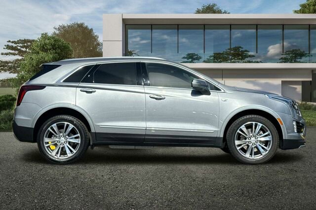 Used 2025 Cadillac XT5 Premium Luxury image 3