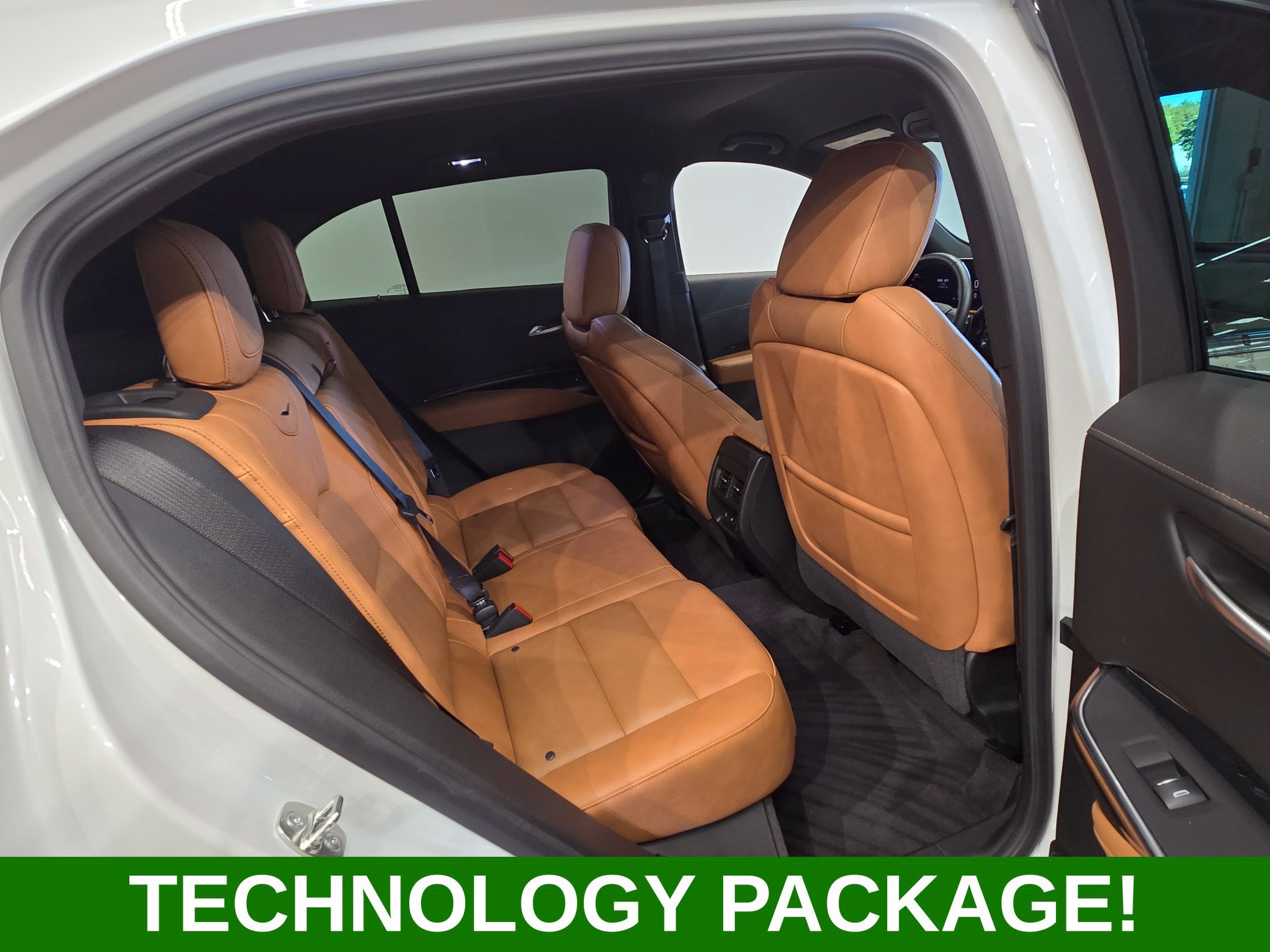 Used 2025 Cadillac XT4 Premium Luxury w/ Technology Package AWD/4WD image 9