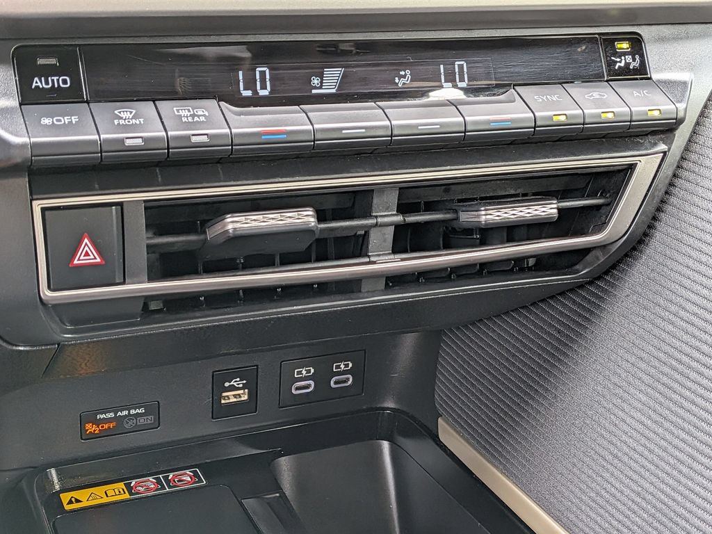 Used 2025 Toyota Camry SE FWD image 23