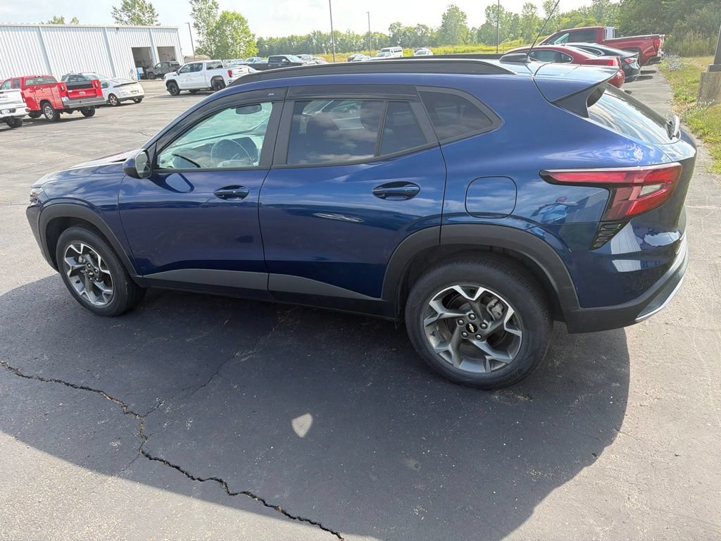 Used 2024 Chevrolet Trax LT w/ Driver Confidence Package FWD image 7