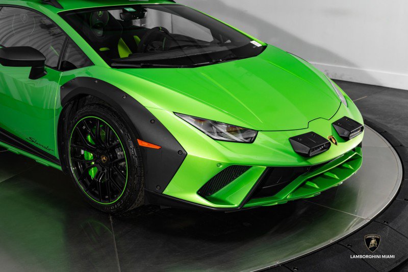 Used 2024 Lamborghini Huracan Sterrato image 3