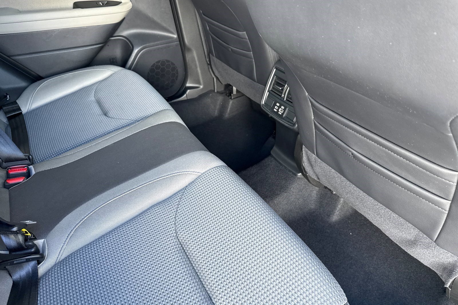 Used 2025 Subaru Forester Premium image 29