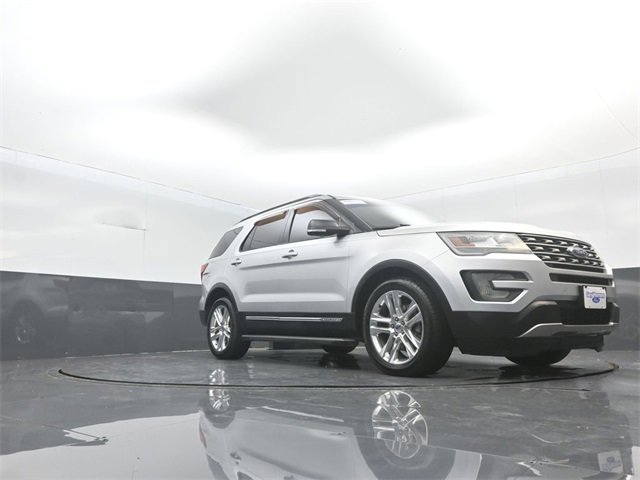 Certified 2017 Ford Explorer XLT w/ Equipment Group 201A image 28