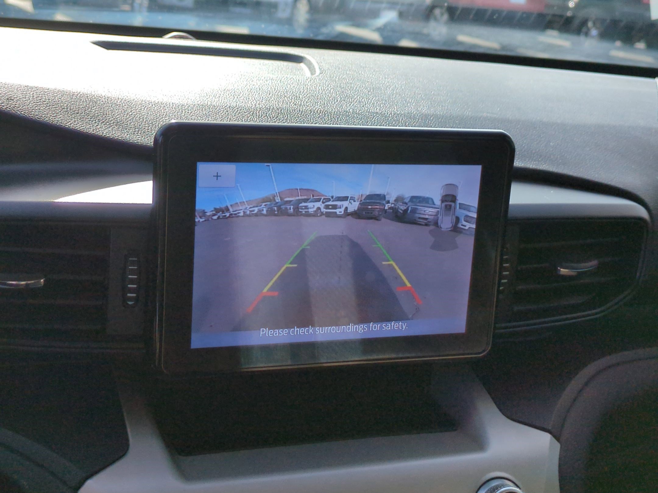 Used 2023 Ford Explorer 4WD w/ Class IV Trailer Tow Package image 22