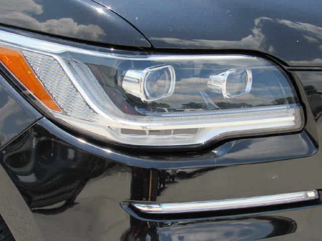 Used 2023 Lincoln Navigator Reserve AWD/4WD image 10