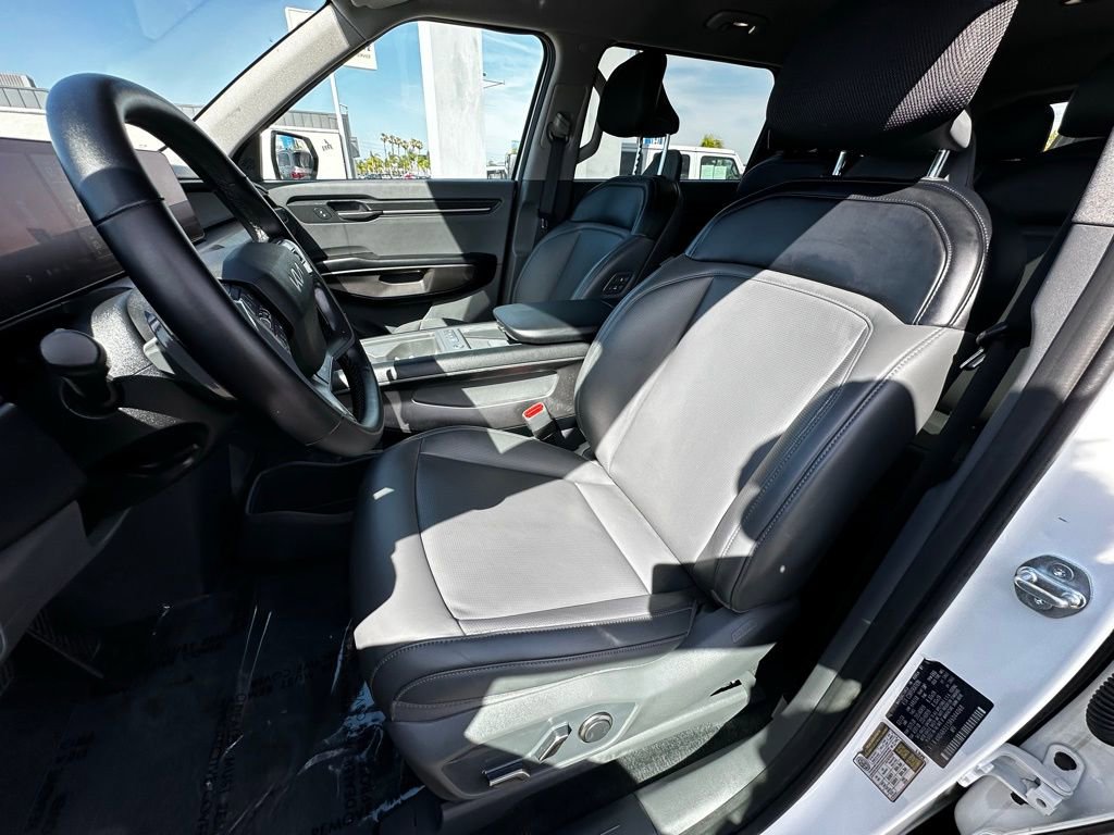 Used 2024 Kia EV9 Light Long Range RWD image 11