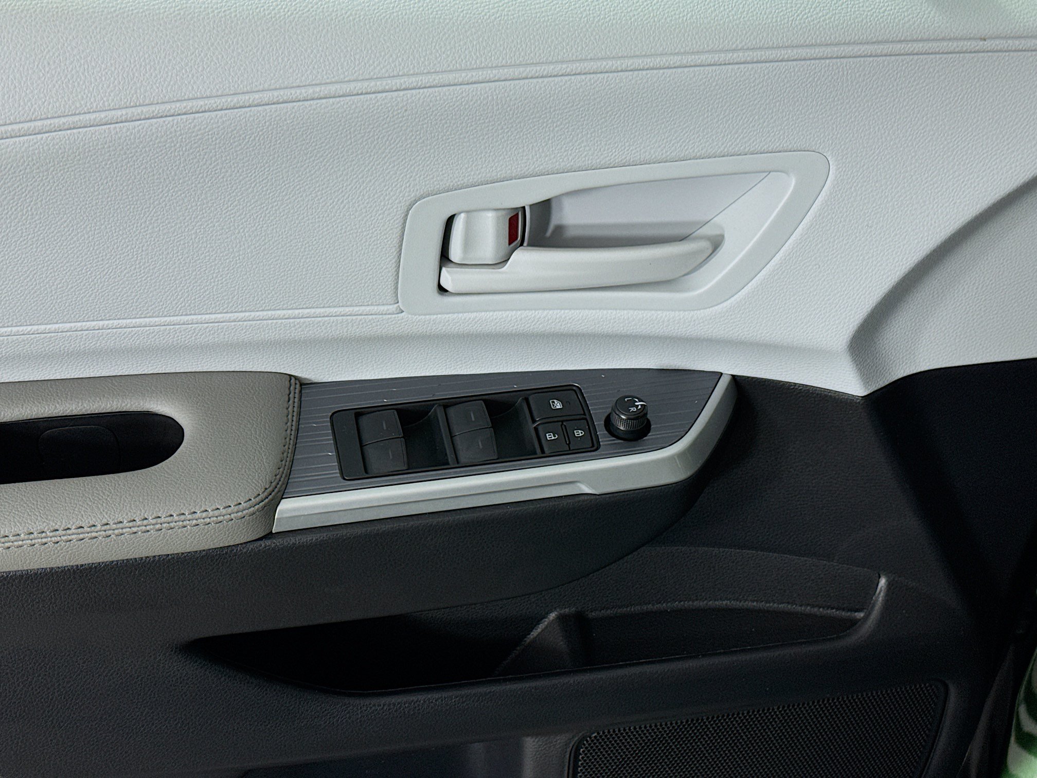 Certified 2026 Toyota Sienna LE FWD image 17