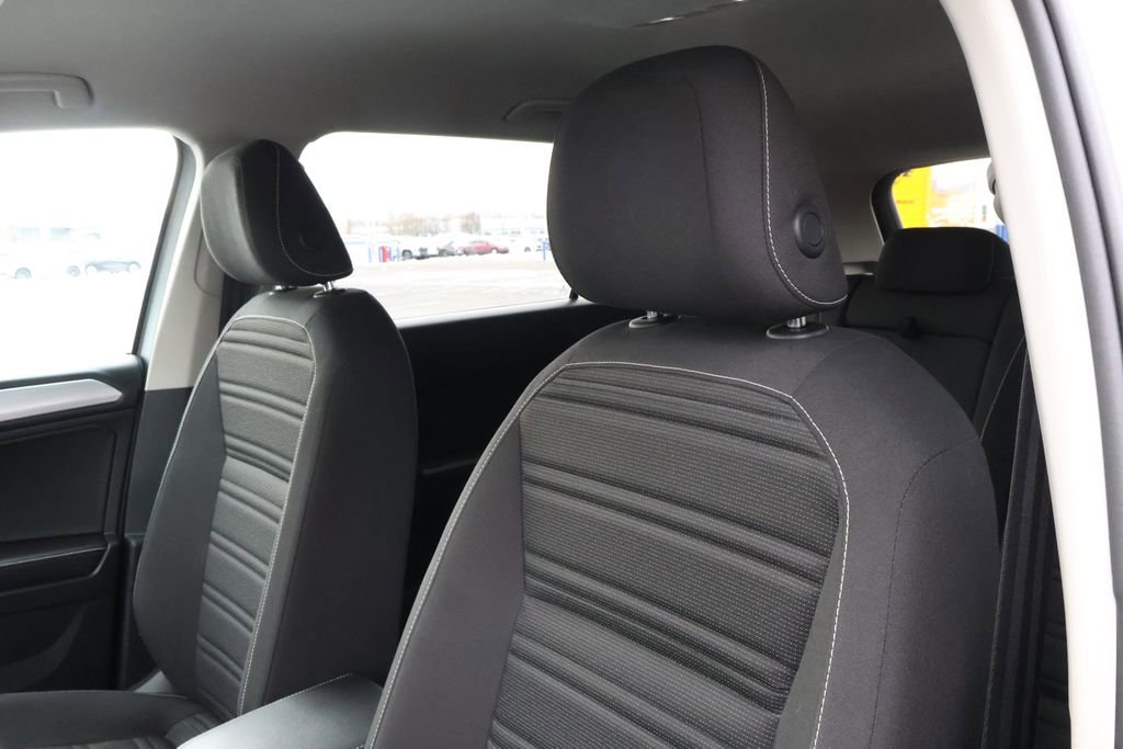 Used 2022 Volkswagen Tiguan S image 31