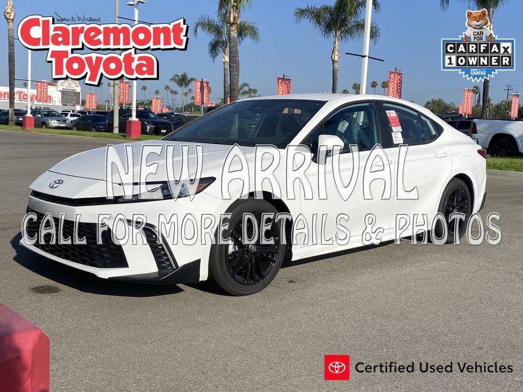 Used 2026 Toyota Camry SE image 1
