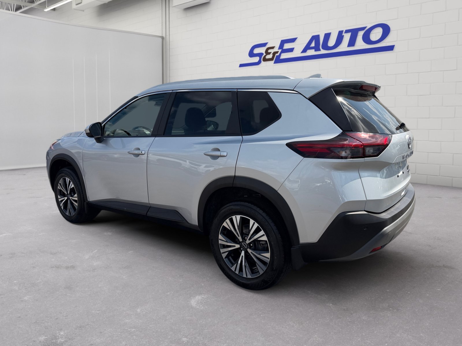 Used 2023 Nissan Rogue SV w/ SV Premium B Package AWD/4WD image 3