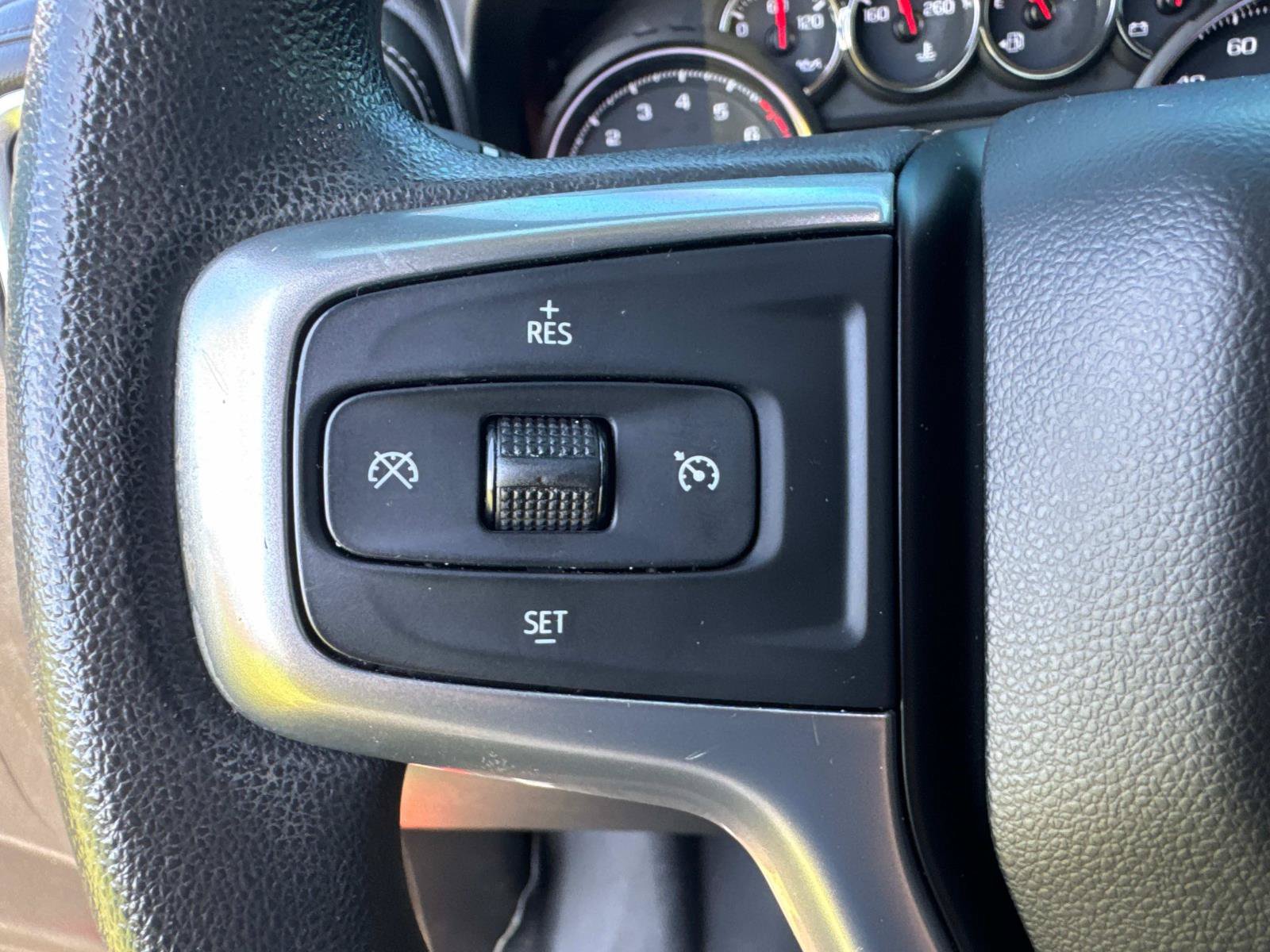 Used 2020 Chevrolet Silverado 1500 LT AWD/4WD image 30