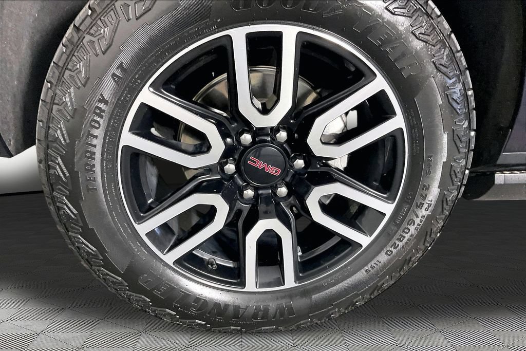 Used 2024 GMC Yukon AT4 w/ AT4 Premium Package AWD/4WD image 32