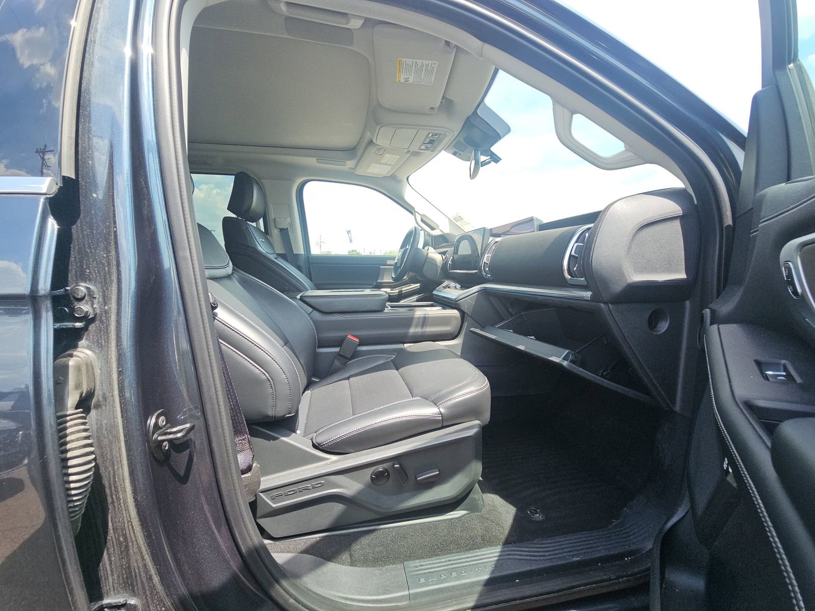 Used 2025 Ford Expedition Max Platinum w/ Driver's Package AWD/4WD image 14