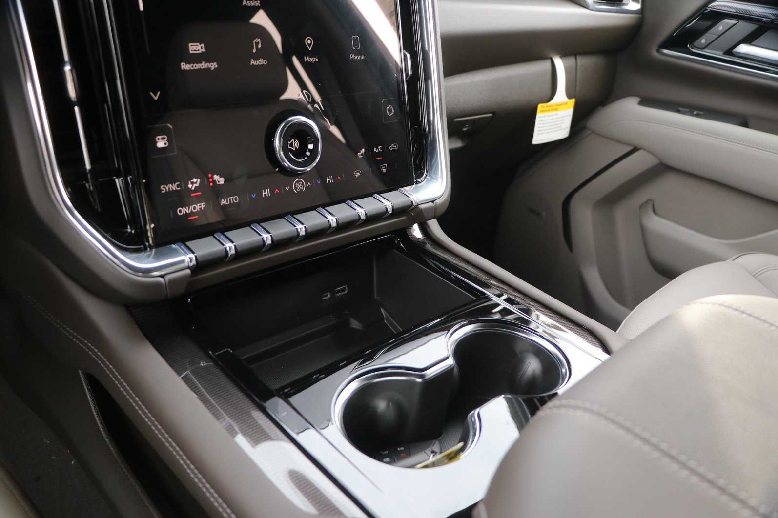 New 2026 GMC Yukon XL Elevation image 24