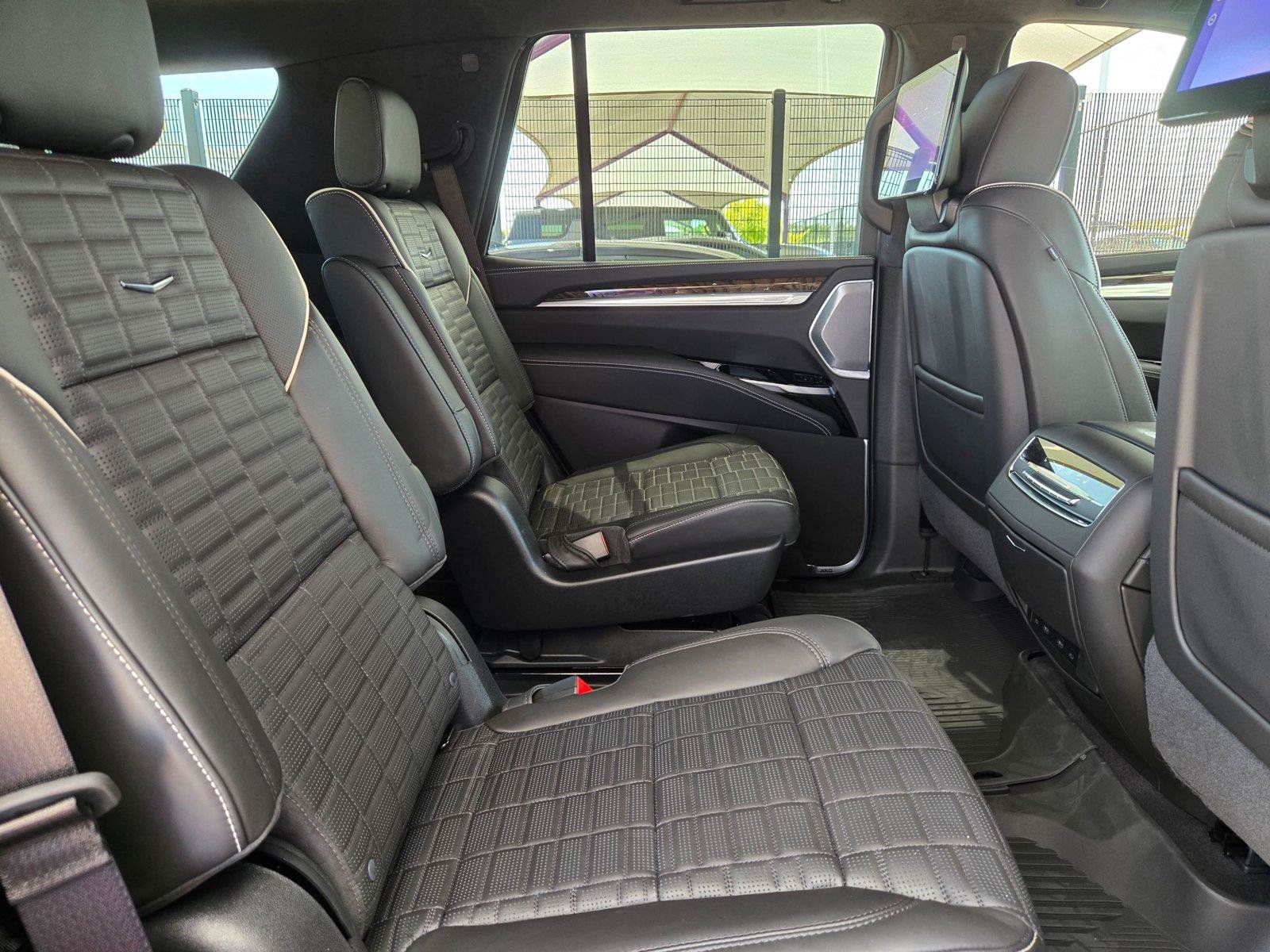 New 2026 Cadillac Escalade Platinum Sport w/ LPO, ONYX Package AWD/4WD image 32