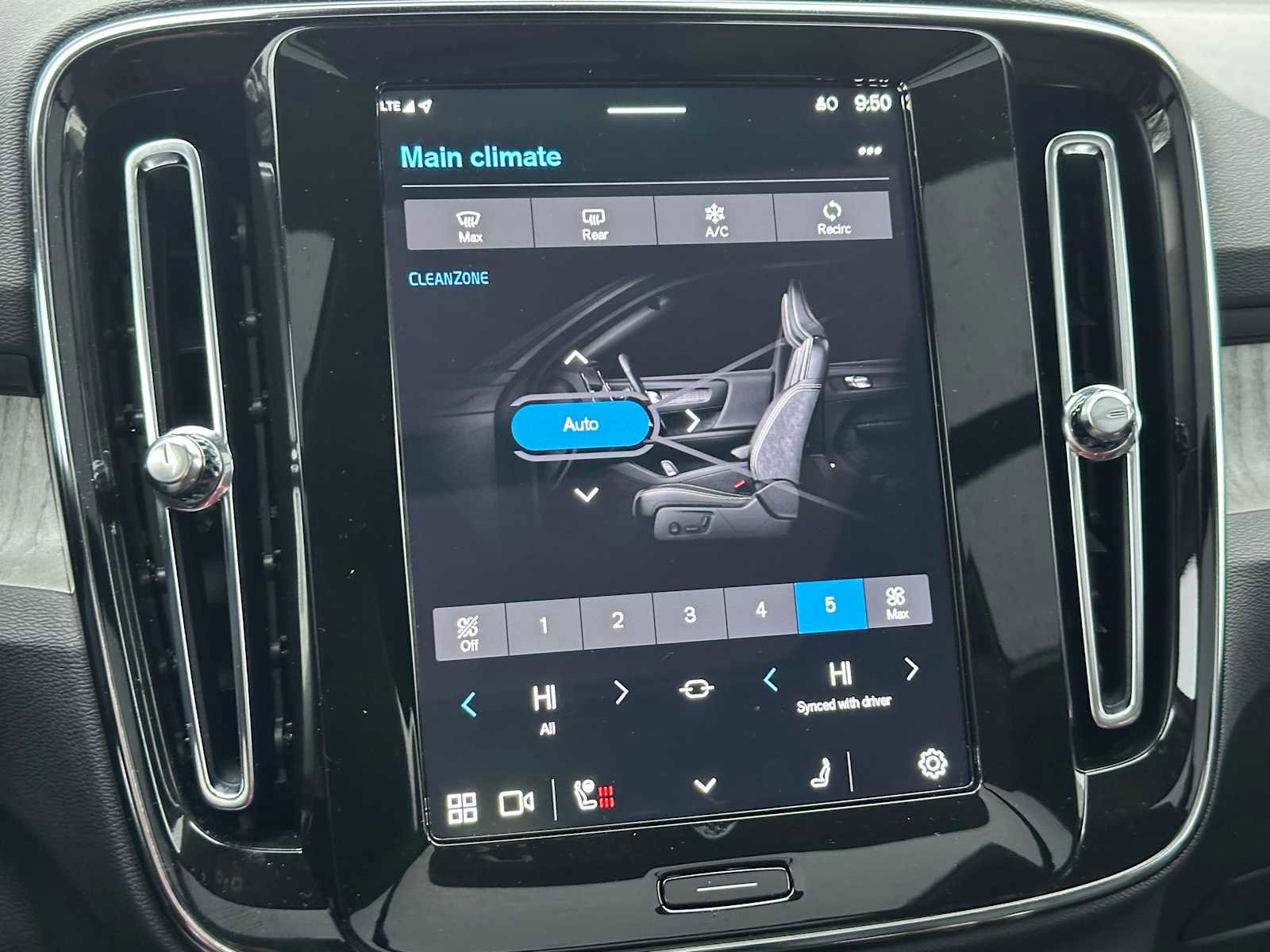 Used 2025 Volvo XC40 B5 Core w/ Protection Package Premier image 28