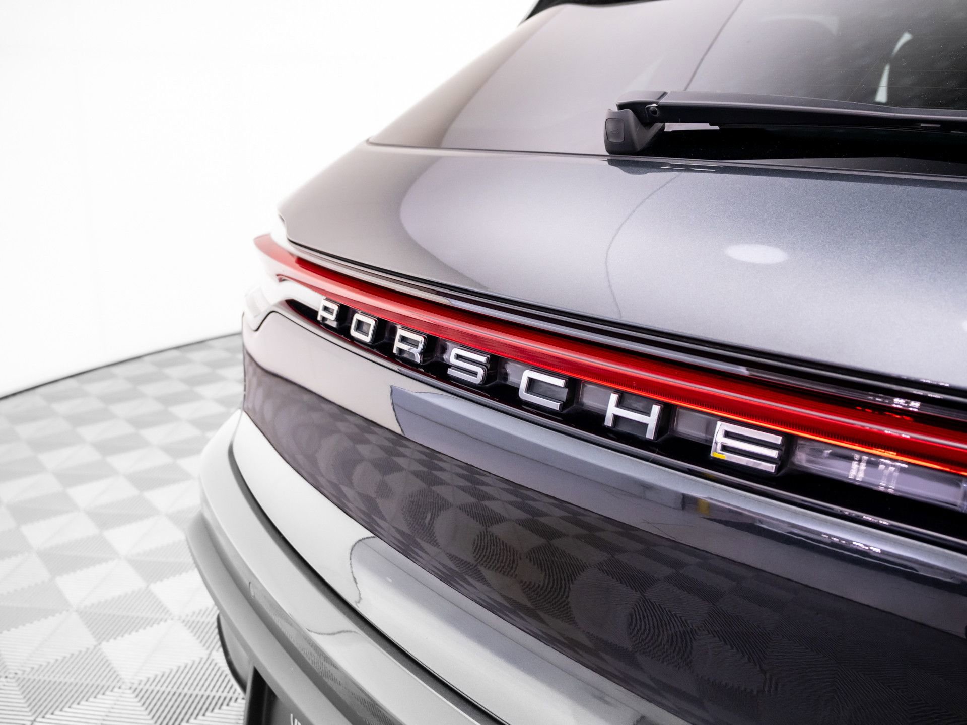 Certified 2023 Porsche Macan S AWD/4WD image 35