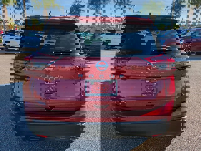 Used 2025 Nissan Rogue S image 5