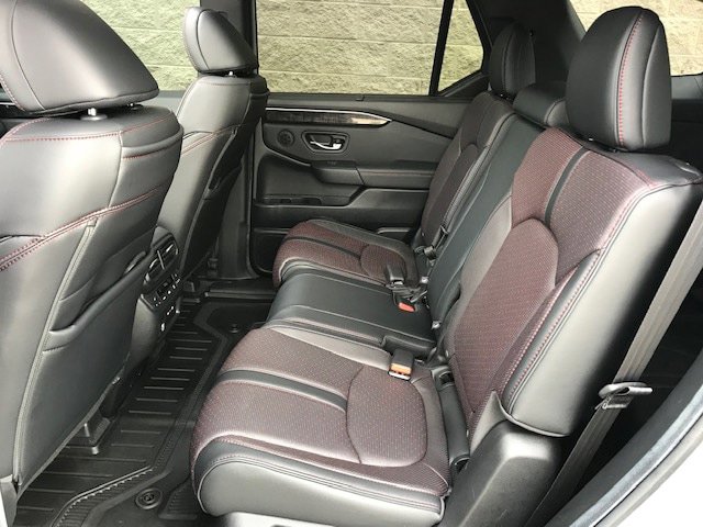 Used 2025 Honda Pilot Black Edition image 7