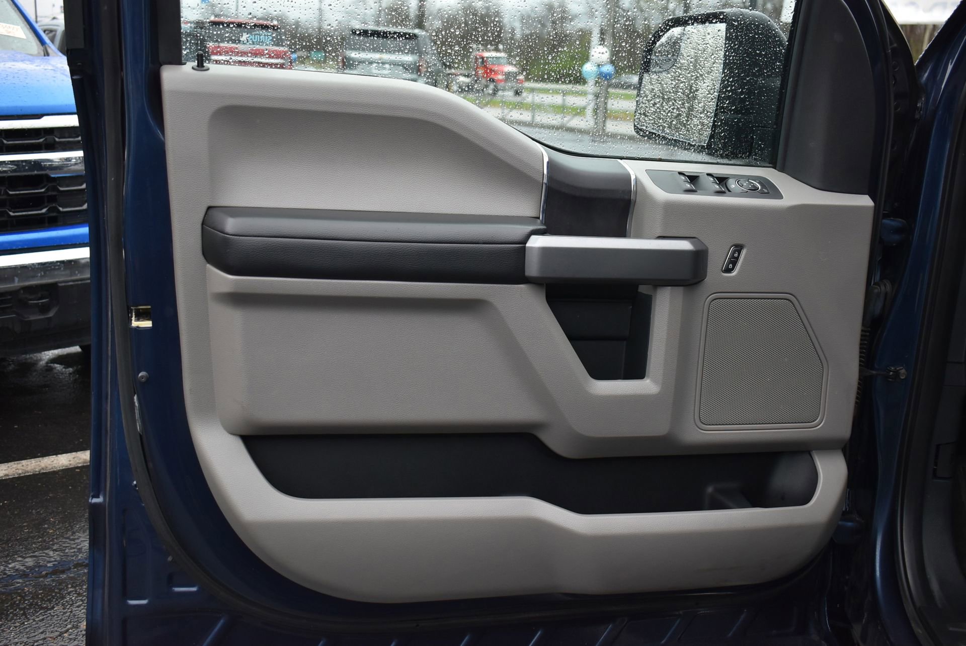 Used 2015 Ford F150 XLT w/ Equipment Group 301A Mid image 12