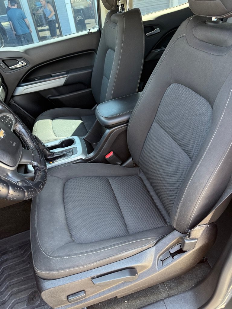 Used 2017 Chevrolet Colorado LT w/ LT Convenience Package RWD image 9