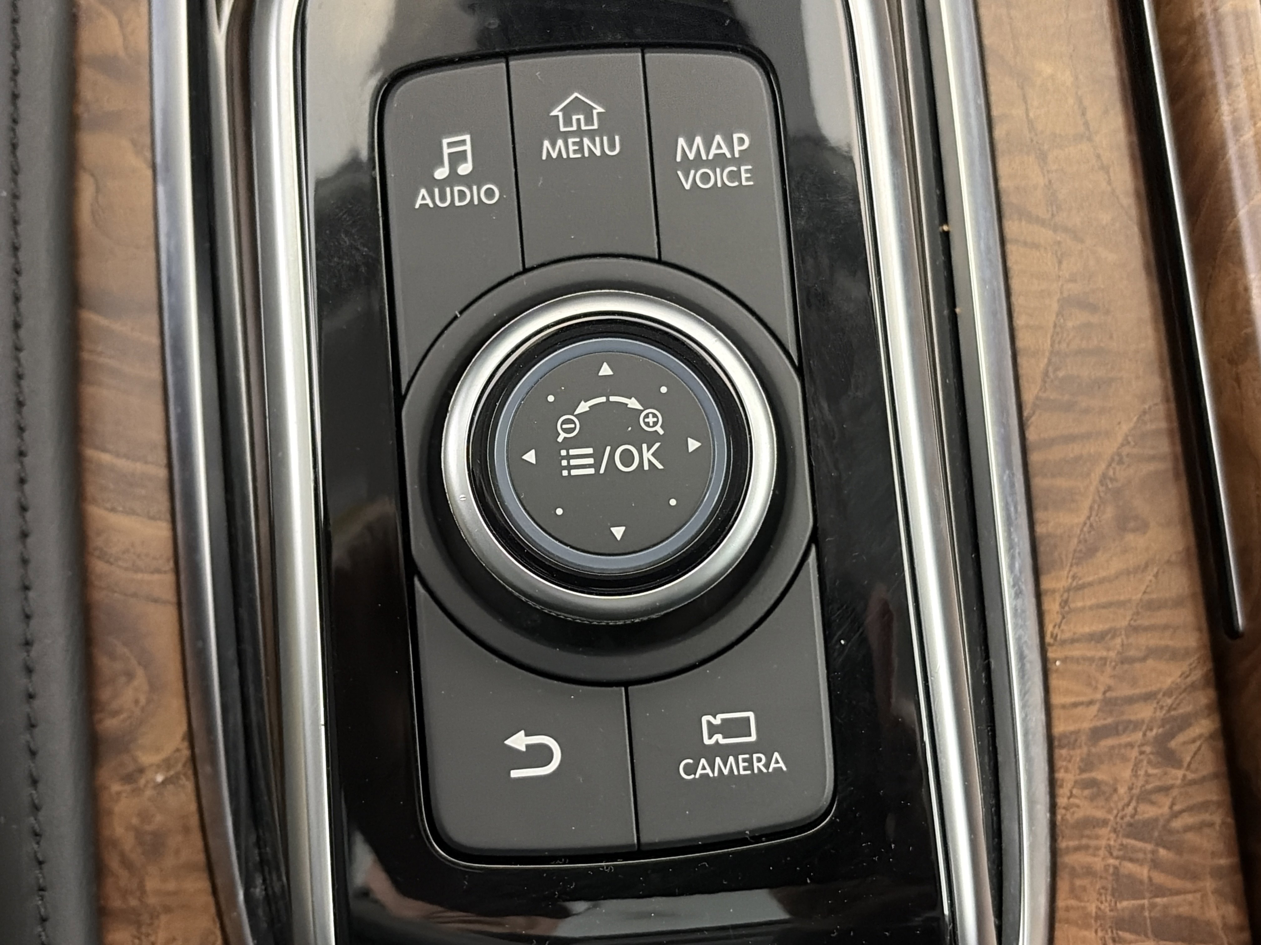 Certified 2024 Nissan Armada SL image 31