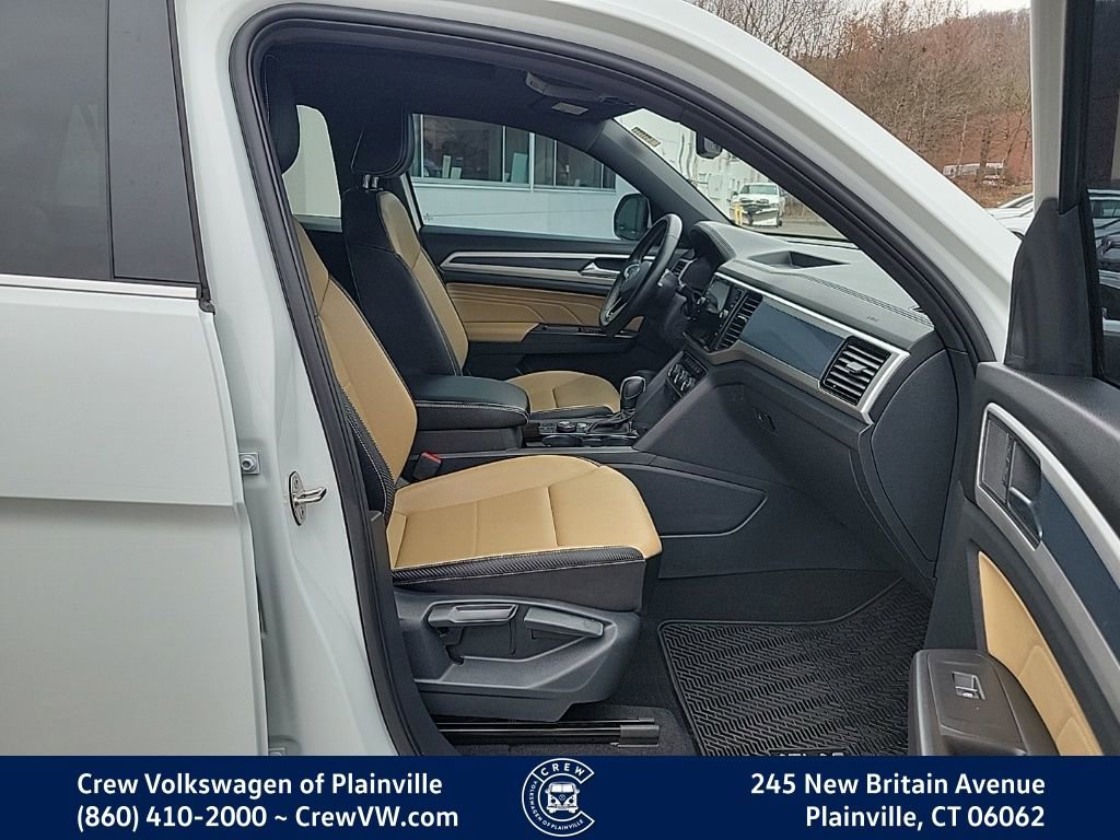 Certified 2022 Volkswagen Atlas Cross Sport SE w/ Panoramic Sunroof Package image 17