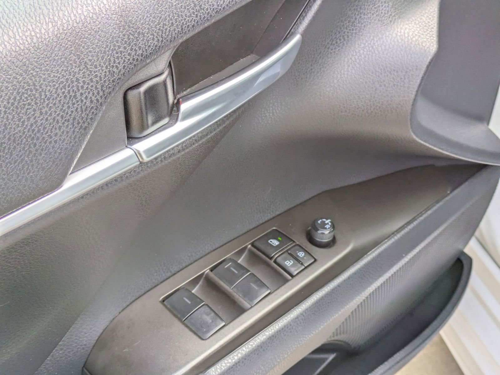 Used 2023 Toyota Camry SE image 12