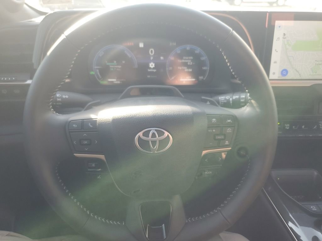 Used 2025 Toyota Crown Signia w/ Advanced Technology Package image 18