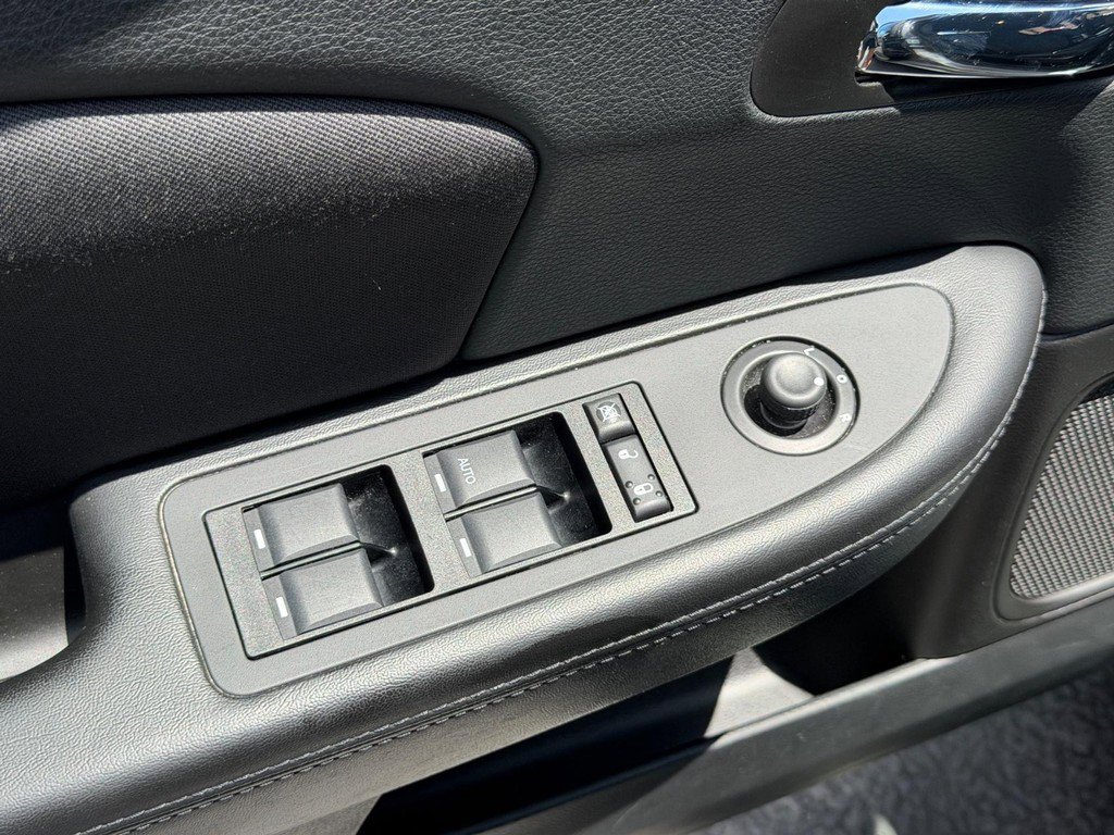 Used 2013 Chrysler 200 LX FWD image 15