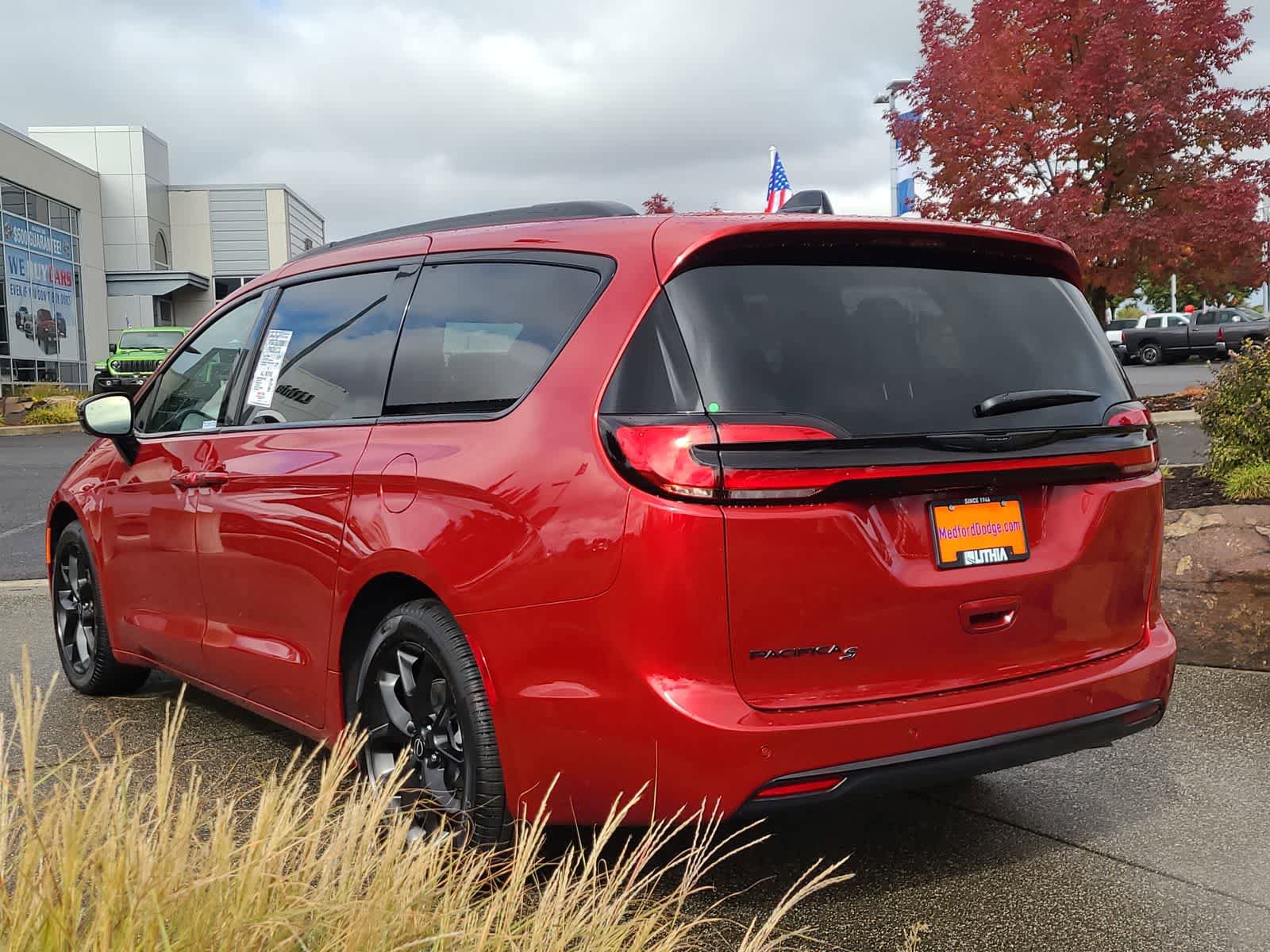 New 2026 Chrysler Pacifica Select FWD image 12