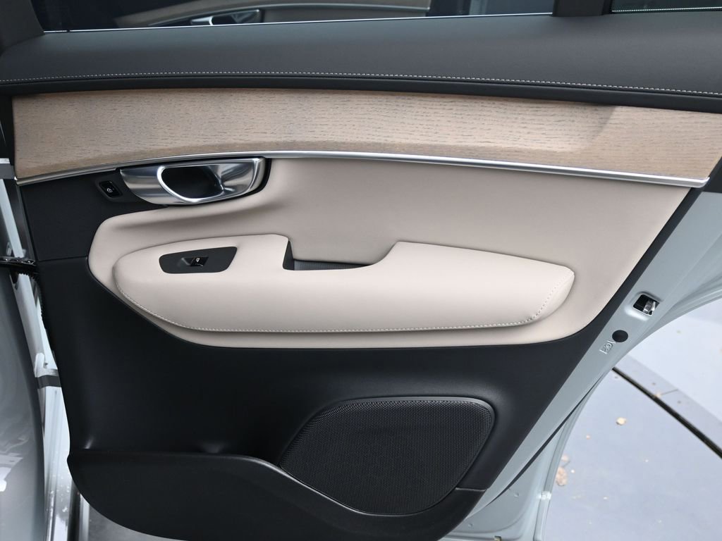 New 2026 Volvo XC90 B6 Plus w/ Protection Package Premier image 13