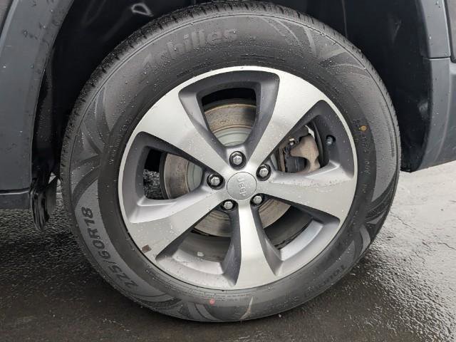 Used 2020 Jeep Cherokee Limited image 27