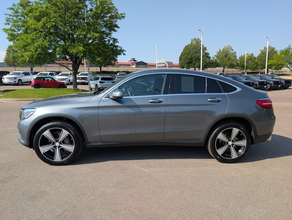 Used 2017 Mercedes-Benz GLC 300 4MATIC Coupe image 3