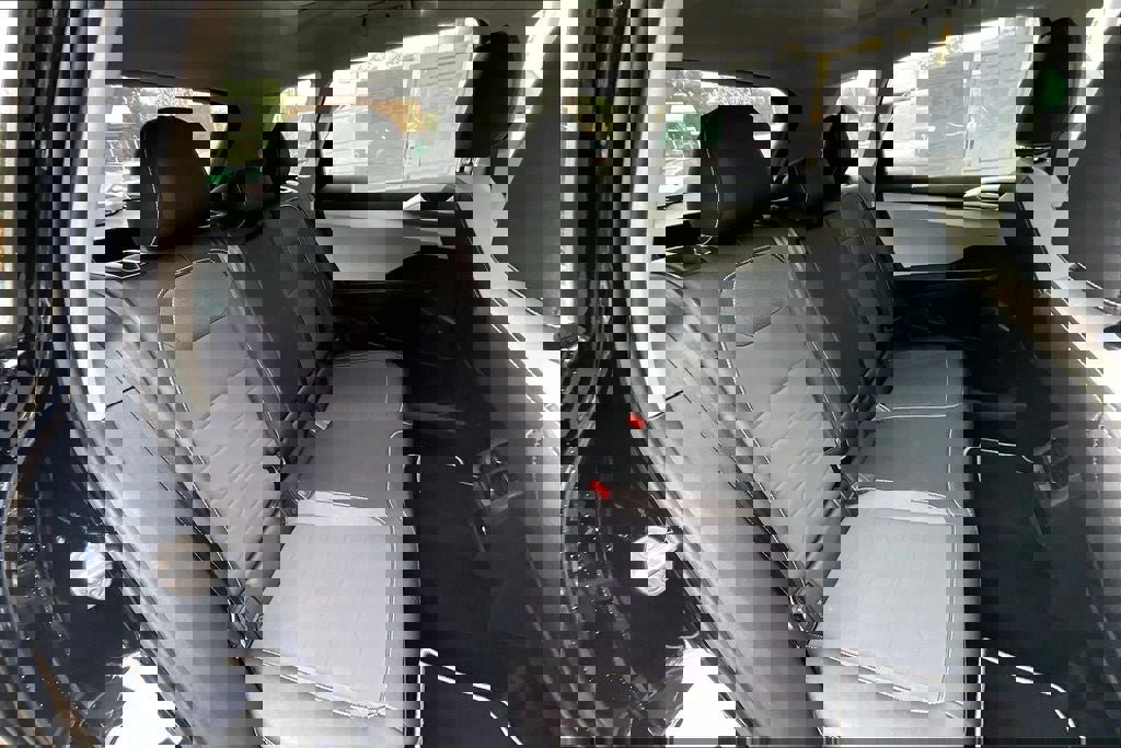 Certified 2025 Volkswagen Taos SE w/ Panoramic Sunroof Package image 20