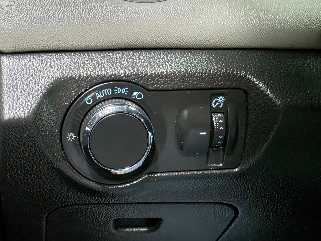 Used 2016 Chevrolet Cruze LT w/ Technology Package image 33