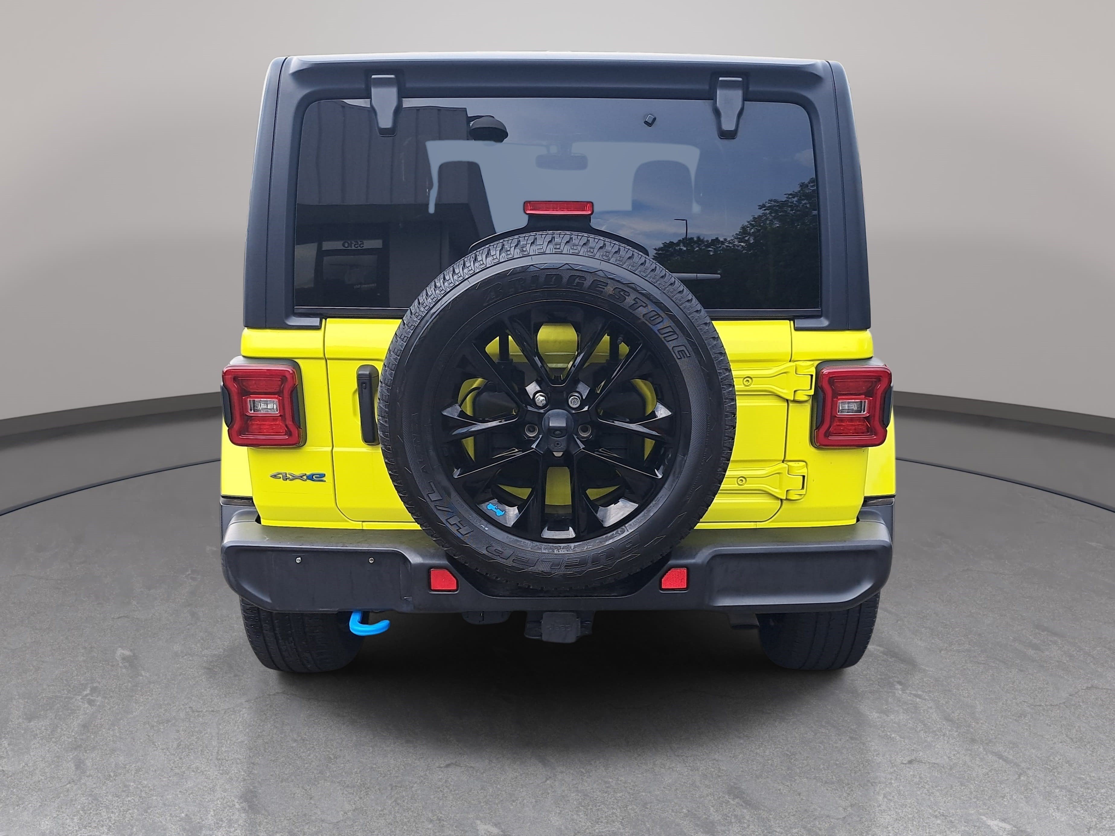 Used 2022 Jeep Wrangler Unlimited Sahara w/ Cold Weather Group AWD/4WD image 6