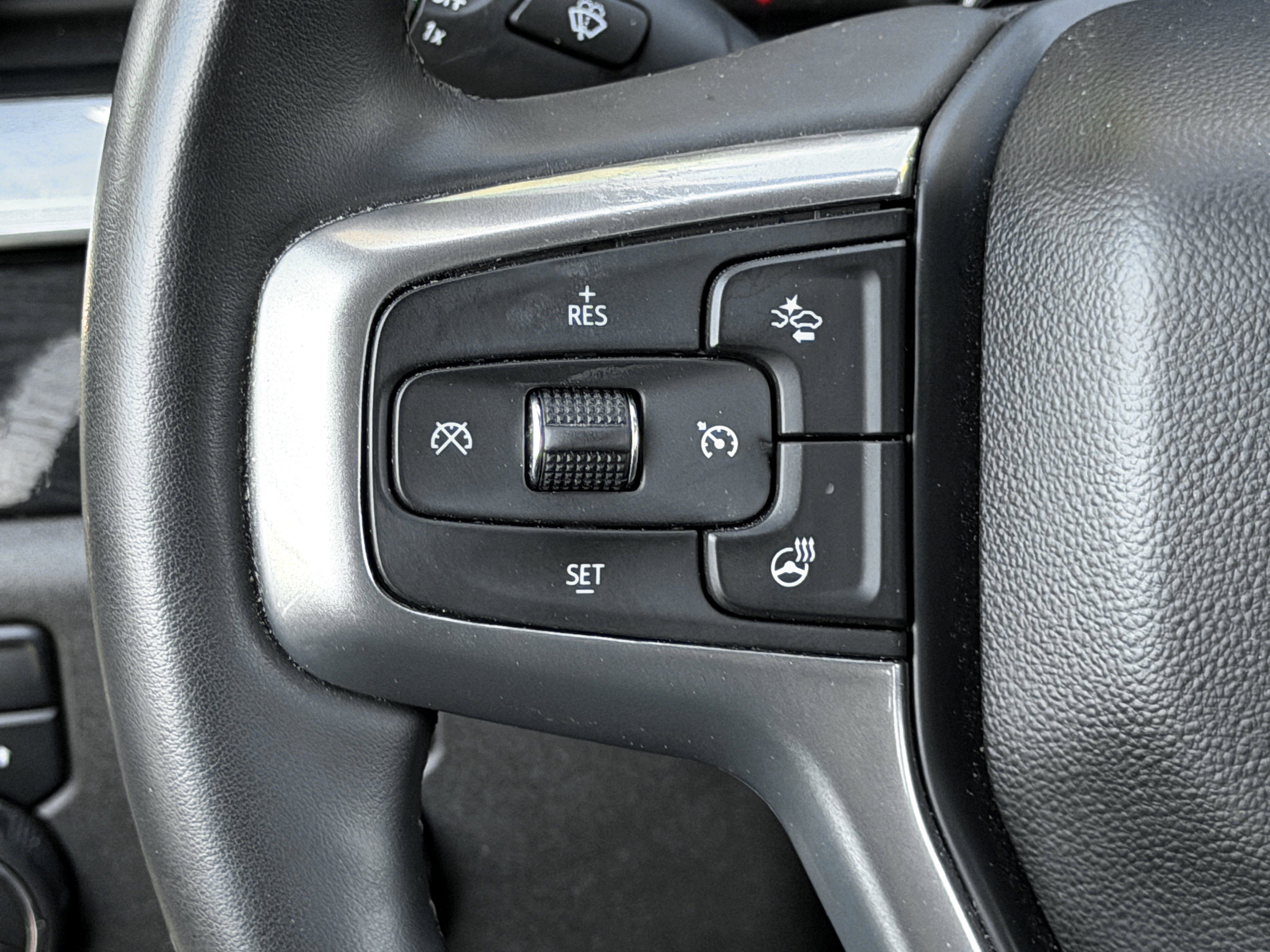 Used 2023 Chevrolet Silverado 1500 LT AWD/4WD image 15
