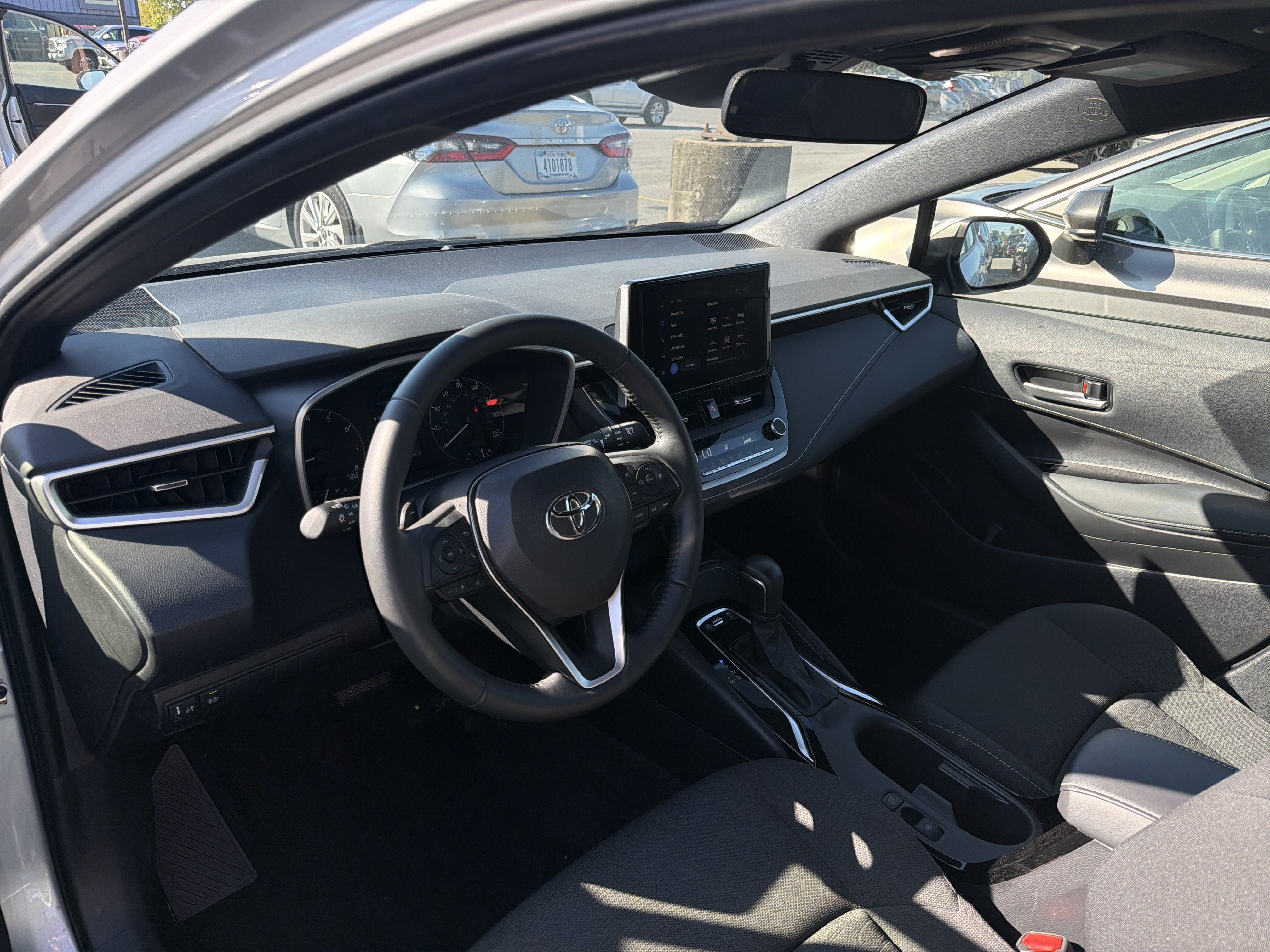 Used 2023 Toyota Corolla SE FWD image 6