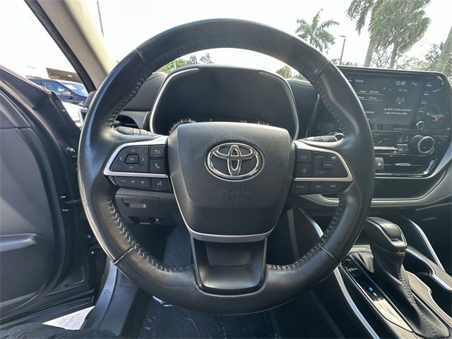 Used 2022 Toyota Highlander XLE image 11