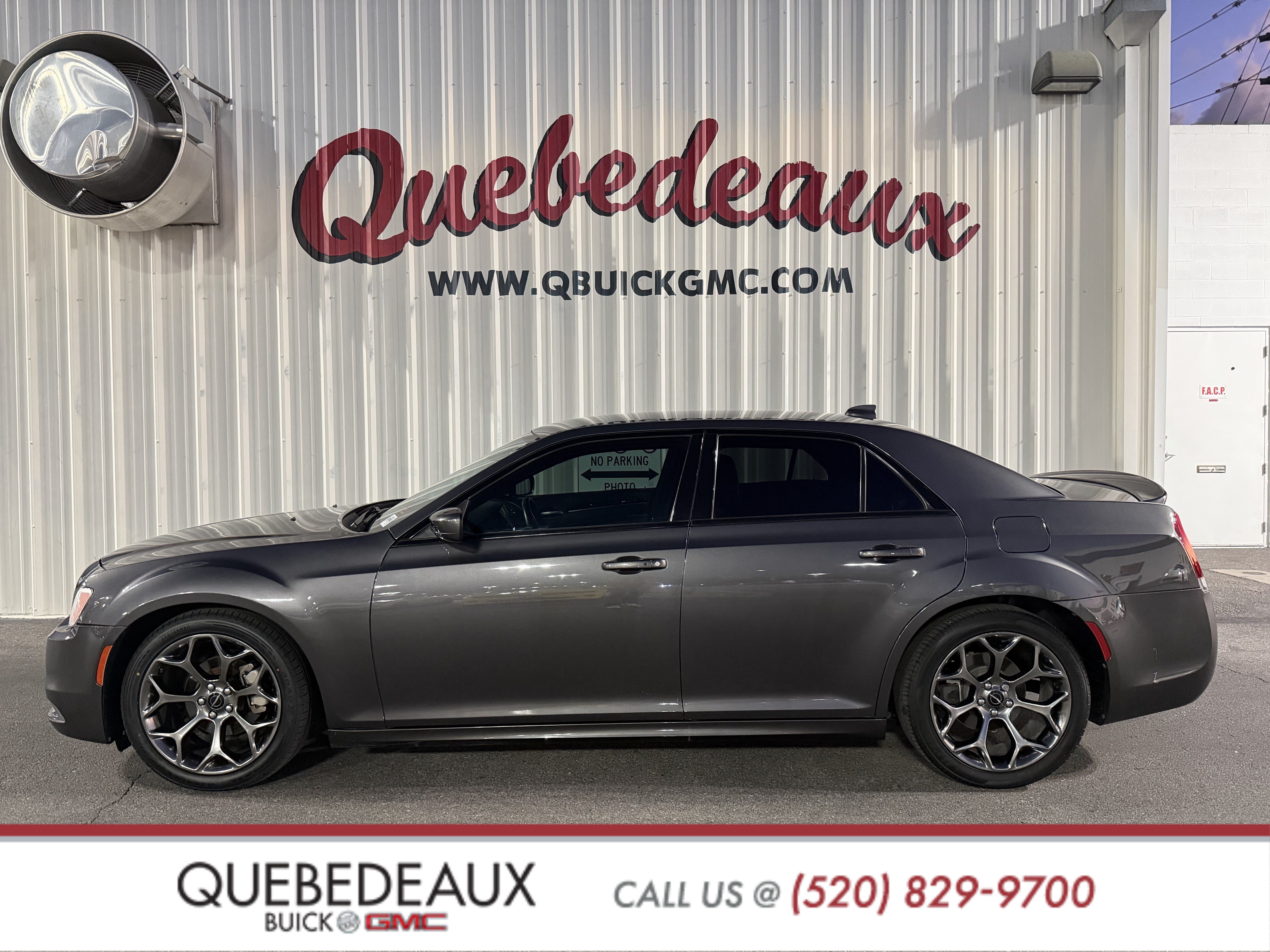 Used 2018 Chrysler 300 S w/ S Model Appearance Package RWD image 8