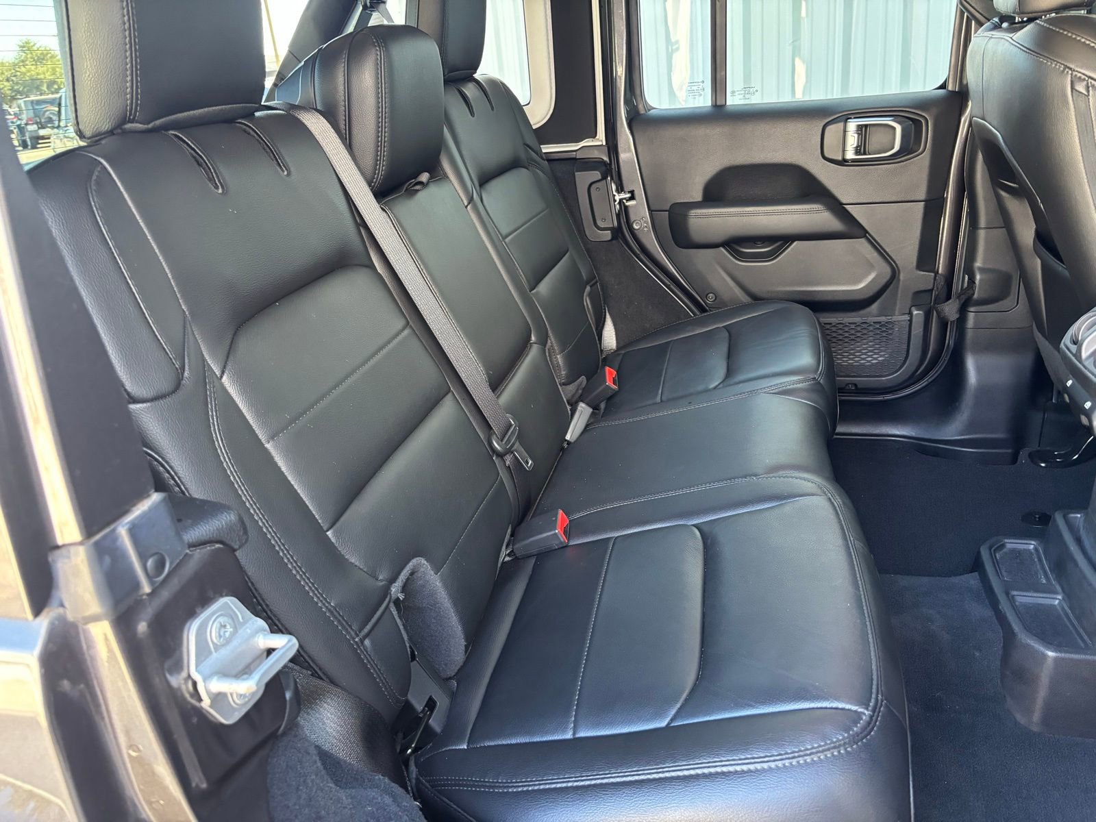 Used 2021 Jeep Wrangler Unlimited Sahara image 29