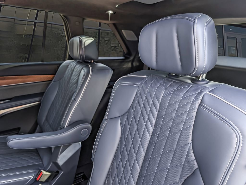 New 2026 Cadillac Vistiq Premium Luxury AWD/4WD image 14