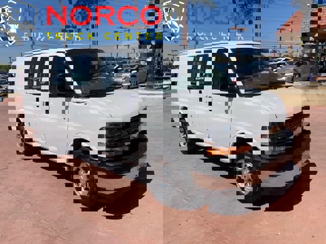 Used 2018 Chevrolet Express 2500 w/ Driver Convenience Package image 3