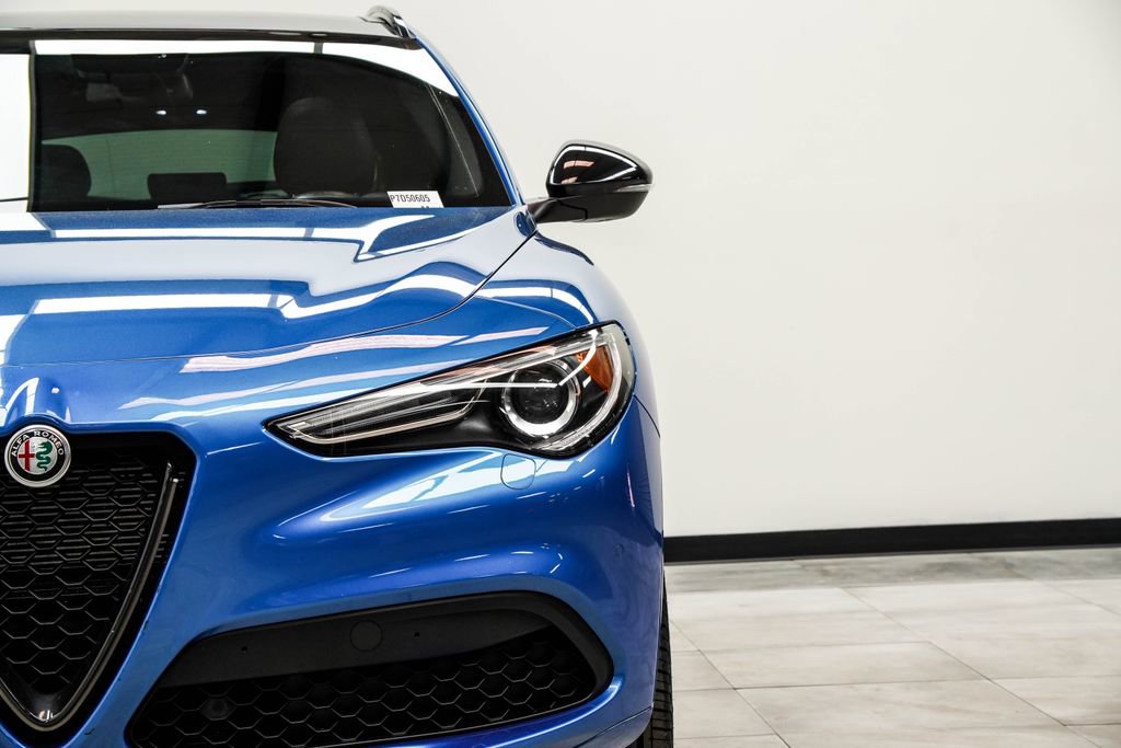 Used 2023 Alfa Romeo Stelvio Veloce image 4